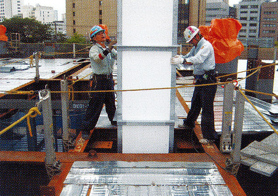 煙突　取付け　建方